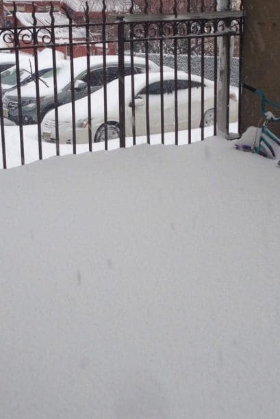 Angel Morelos plasmó esta imagen en Nueva Jersey, donde las calles aparecen totalmente cubiertas por la nieve.