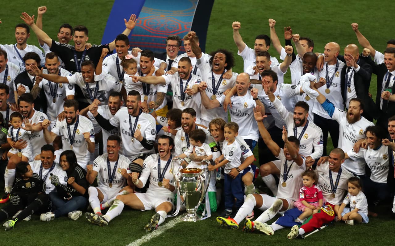 <b>Segunda Final madrileña </b>
<br>- Edición 2015-2016 | Real Madrid (5) 1-1 (3) 
<br>- Dos ediciones más tarde volvieron a enfrentarse ahora en el 
<i>Stadio Giuseppe Meazza</i>
<br>- Aquí el Real Madrid tampoco pudo coronarase en loso 90’ y see decidió desde el manchón penal donde la escuadra de Zinedine Zidane fue más efectiva.