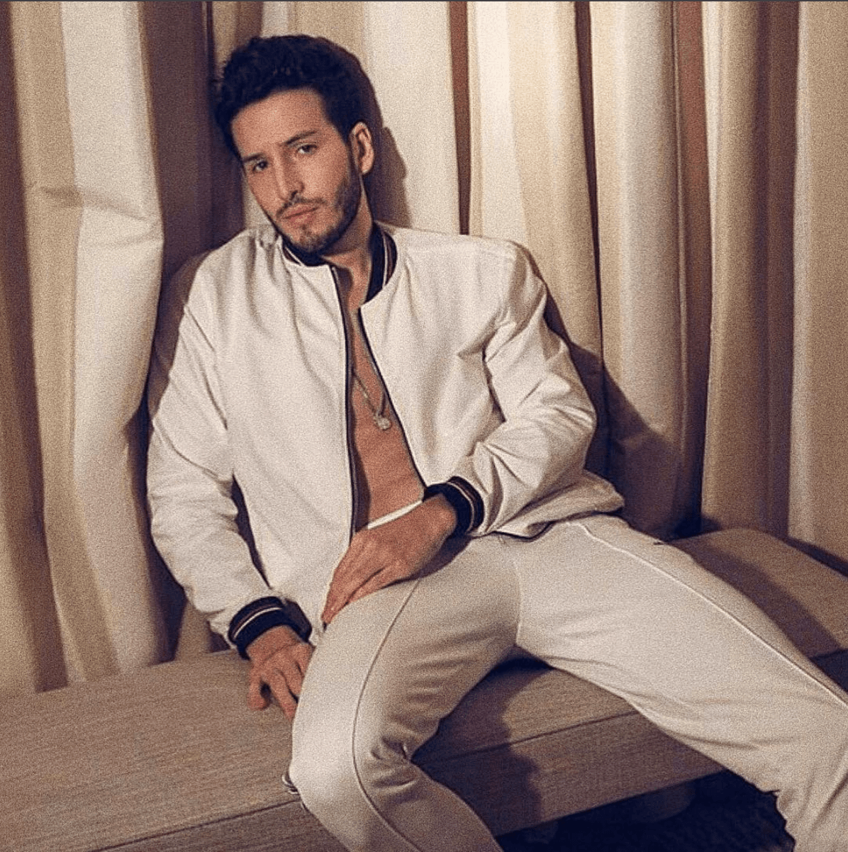 Con tan solo 23 años, Yatra se ha convertido en una de las propuestas más prometedoras de su género musical.