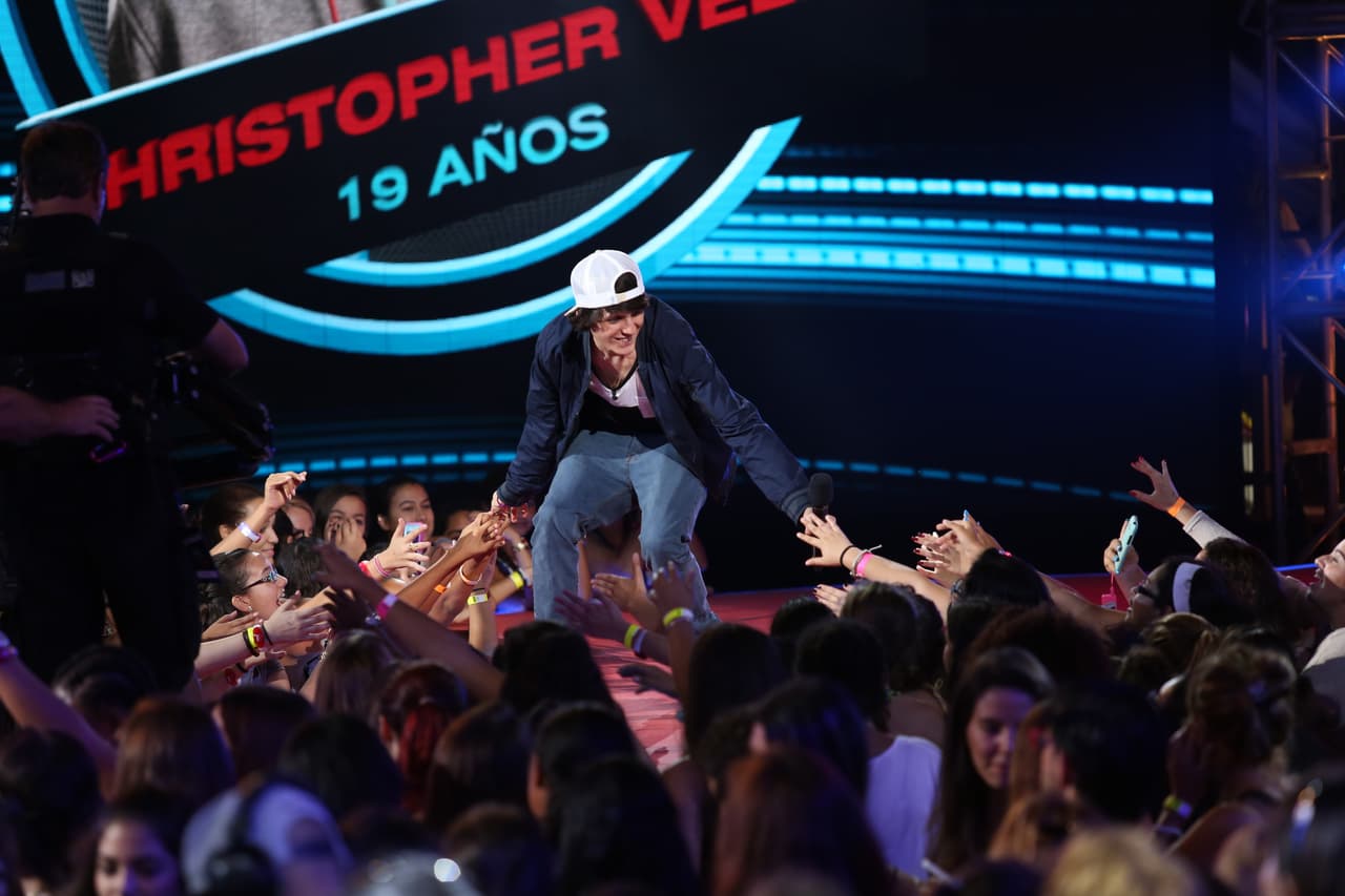 Christopher enamoró a las chicas con su look y convenció a los jueces con su voz.