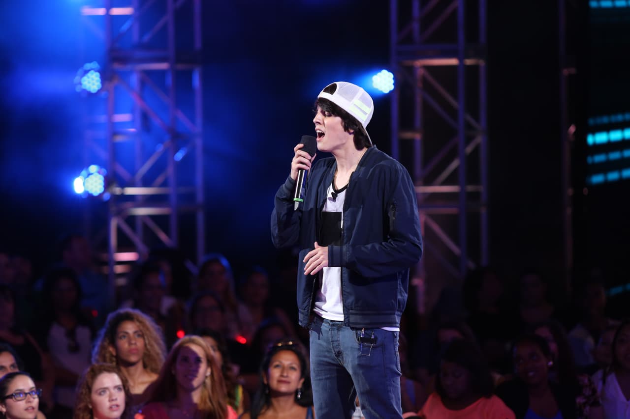 Christopher enamoró a las chicas con su look y convenció a los jueces con su voz.