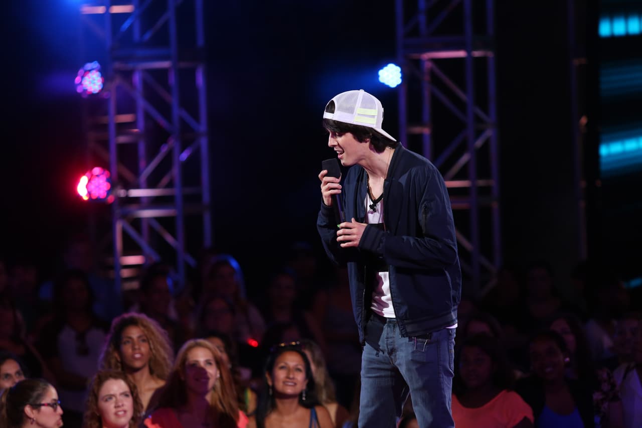 Christopher enamoró a las chicas con su look y convenció a los jueces con su voz.