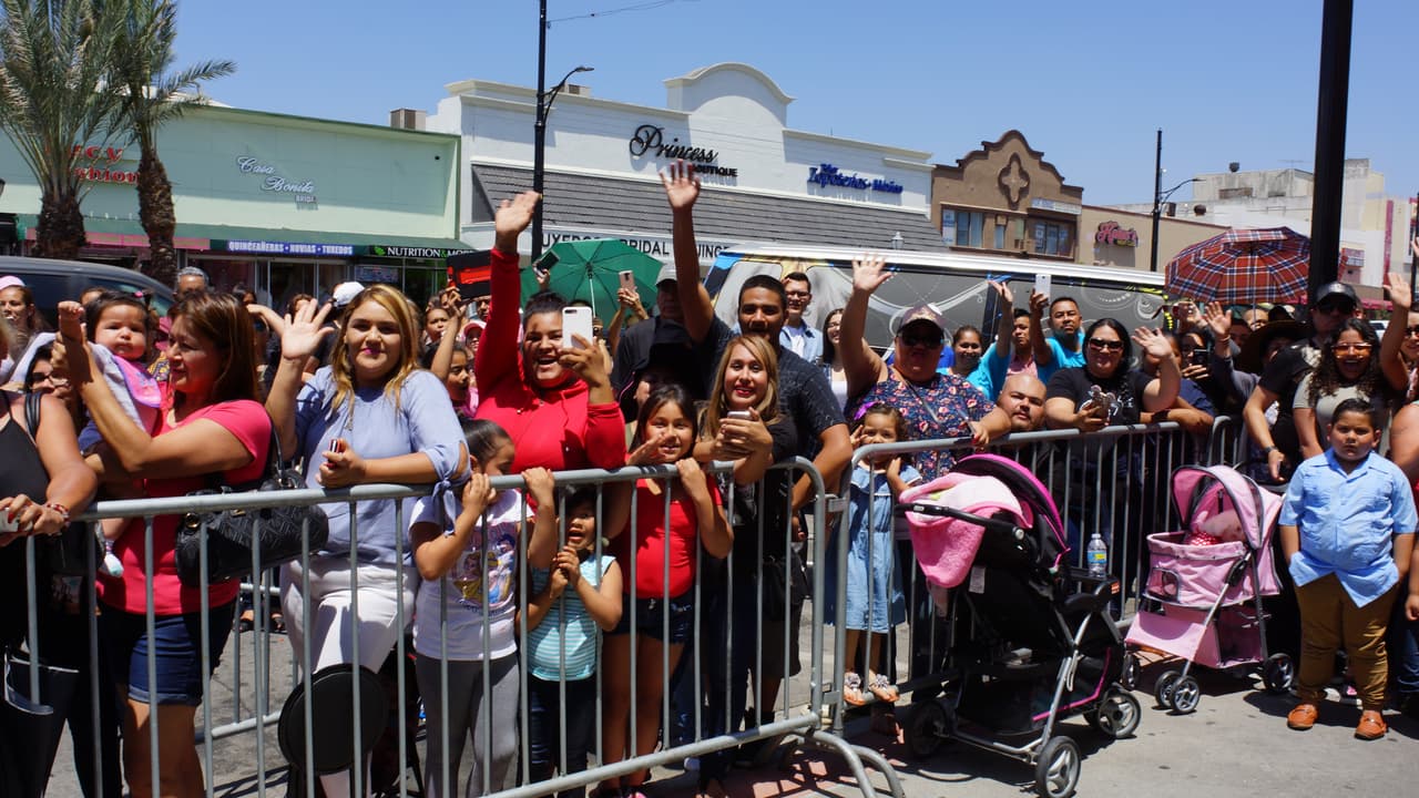 Chiquis, Rosie, Juan, Jacquie, Jenicka y Johnny Rivera celebran la apertura de 'Jenni Rivera Boutique' en Los Ángeles.