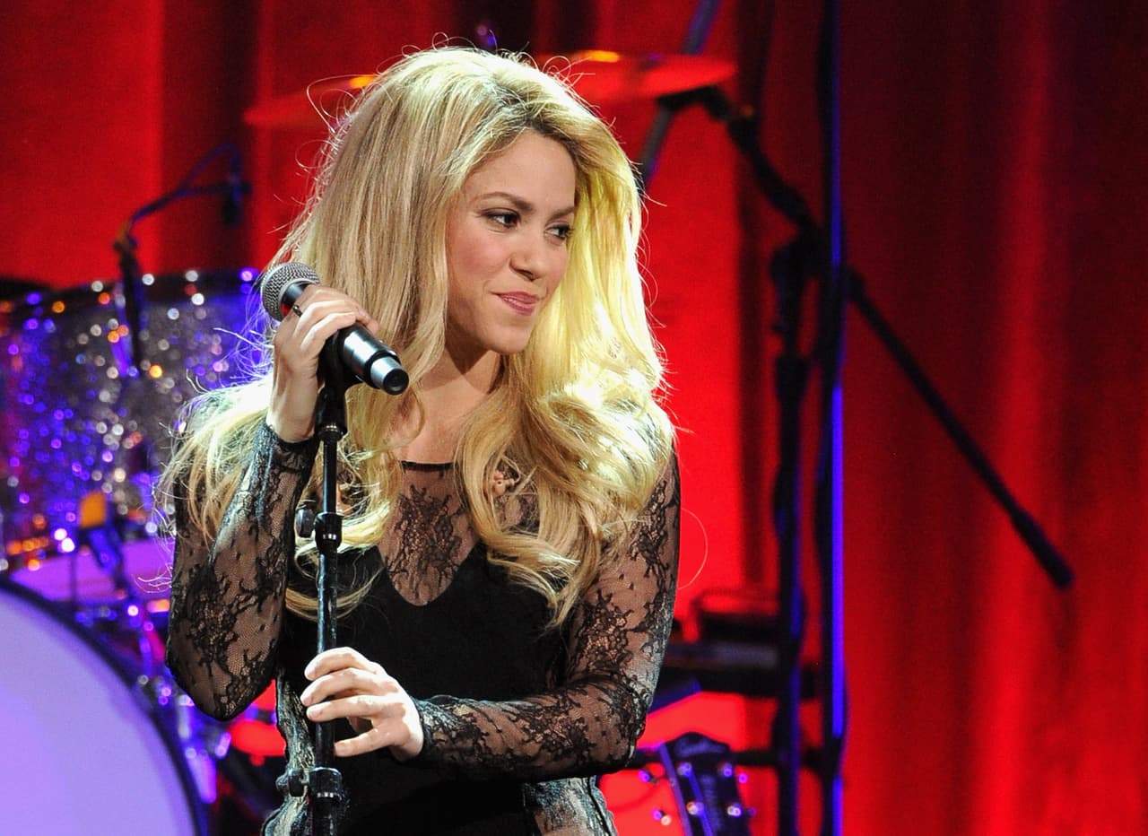 <b>Shakira</b>: en 1997 inició el proyecto de ‘Pies Descalzos’ en Colombia. Con esta fundación, la cantante busca mejorar la educación de los niños con escasos recursos y en 2006 también se sumó a la iniciativa ‘ALAS’ que, ayuda a los niños y las embarazadas en Panamá. Además, la colombiana es embajadora de UNICEF.
<br>
<br>
