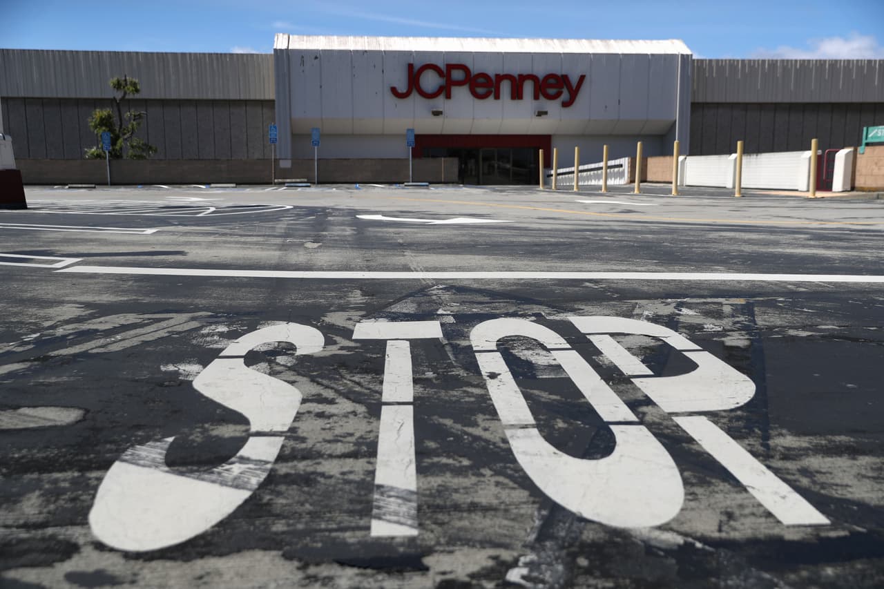 En Utah cerrarán las tiendas ubicadas en:
<br>📍
<b>Layton Hills Mall </b>(1201 N Hill Field Rd, Ste 1050, Layton)
<br>📍
<b>Cache Valley Mall </b>(1350 N Main St, Logan)
<br>
<br>En Vermont cerrarán las tiendas en:
<br>📍
<b>Bennington Square </b>(99 Bennington Square, Bennington)
<br>📍
<b>Berlin Mall </b>(282 Berlin Mall Rd, Unit 19, Berlin)