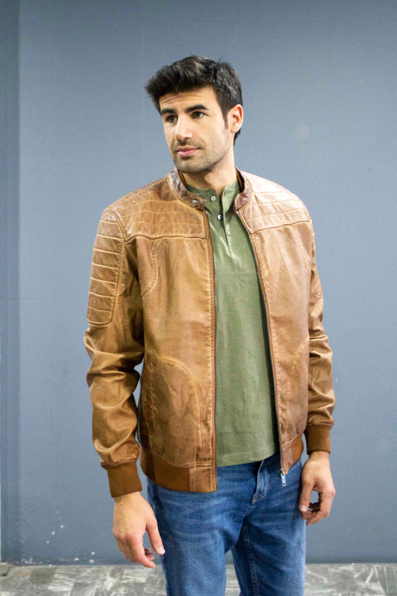 Al mismo tiempo, Dave había llegado a la vida de Yolanda inesperadamente. Este hombre estaba dedicado a terminar con el imperio criminal de los hermanos Lucio y 'El Cártel de las Sombras'.