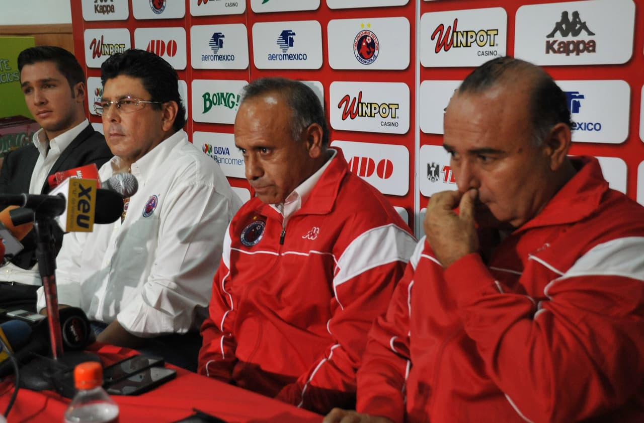 En 2015 se queja de la FMF por quererle prohibir ser candidato a puesto político en el estado de Veracruz y señaló que violó el reglamente desde antes: “Es más, yo tenía a Albinegros de Orizaba y La Piedad siendo diputado”.