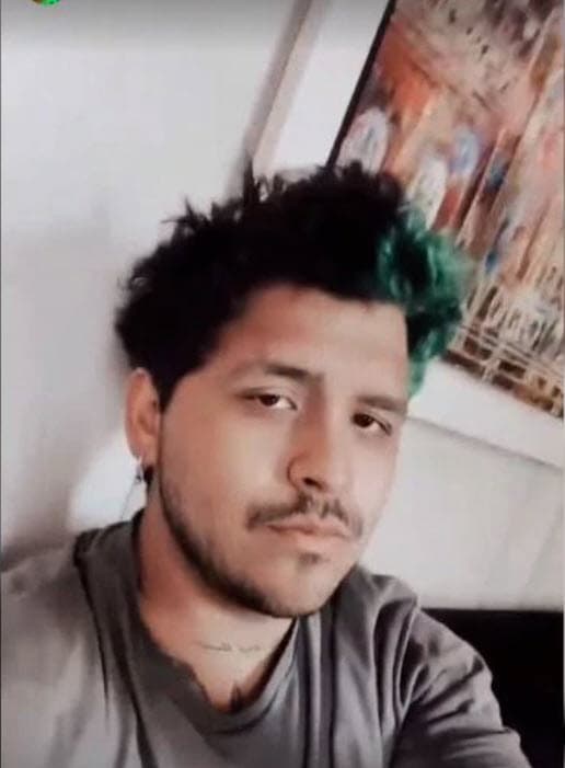 “Espero que les guste mucho esta extensión de lo que soy”, indicó en su video el cantante, quien debutó como tatuador al ponerle una ‘A’ a la conductora Adamari López. 
<br>