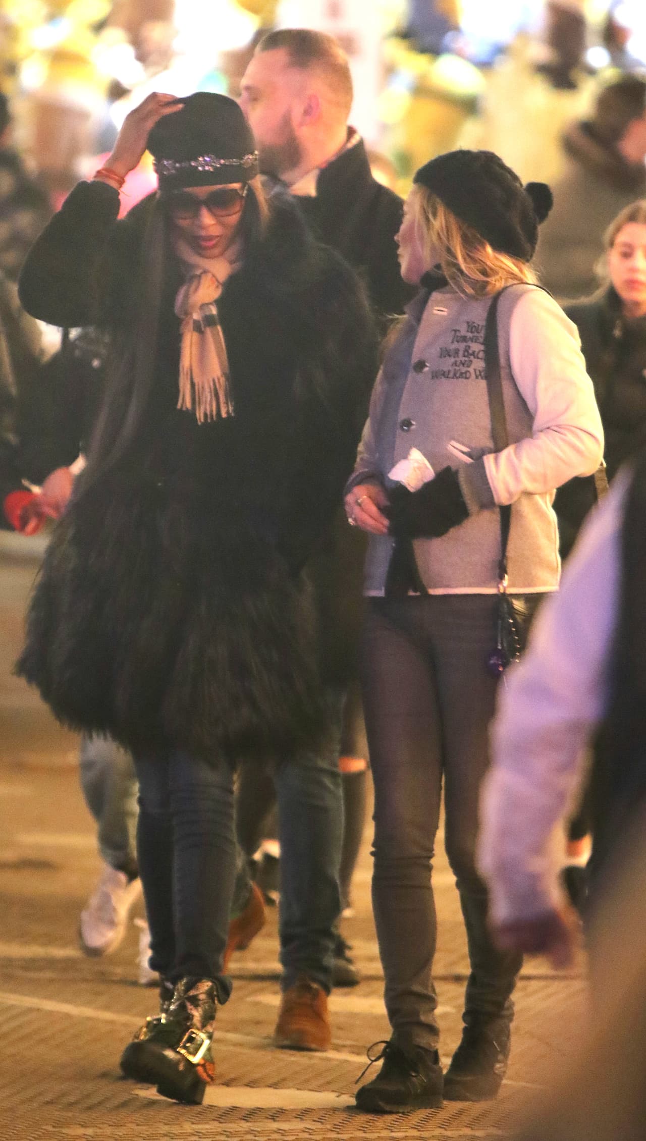 Mira nada más qué divertida se pusieron Naomi Campbell y Kate Moss.