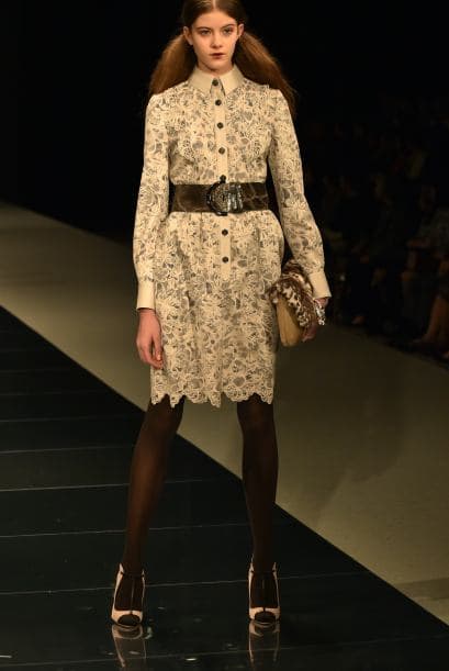 Si eres de baja estatura, entonces evita utilizar este tipo de cinturones porque crearán el efecto visual de verte aún más bajita.