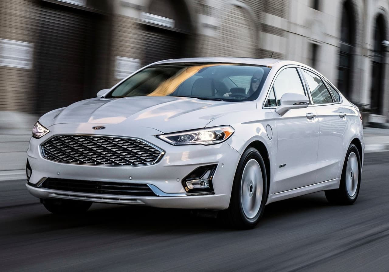 <h3 class="cms-H3-H3"><b>2. Ford Fusion</b></h3>
<br>
<br>
<b>Precio promedio tras 3 años de uso: </b>$14,663
<br>
<b>Depreciación promedio tras 3 años de uso:</b> 44.7%
<br>
<b>Diferencia de precio con modelo nuevo:</b> $11,834
