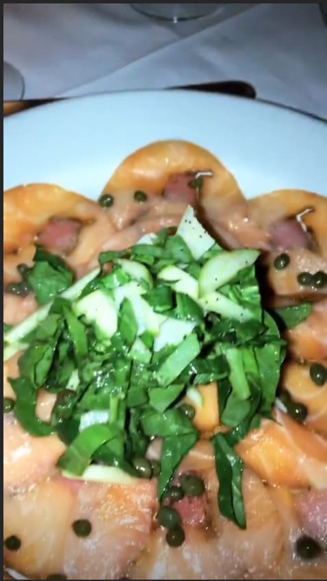 La conductora de El Gordo y La Flaca disfrutó un carpaccio de salmón.