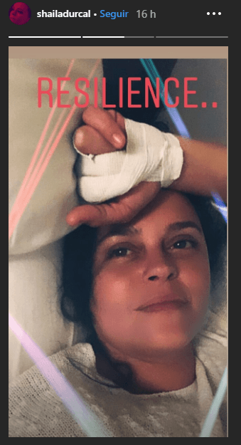 Asimismo, en sus Instagram Stories publicó la misma imagen, pero con la leyenda 'resilience', resistencia en español.