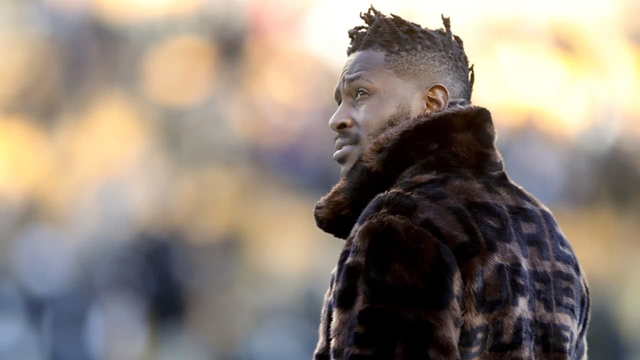 Antonio Brown se entregó a la policía y está en prisión