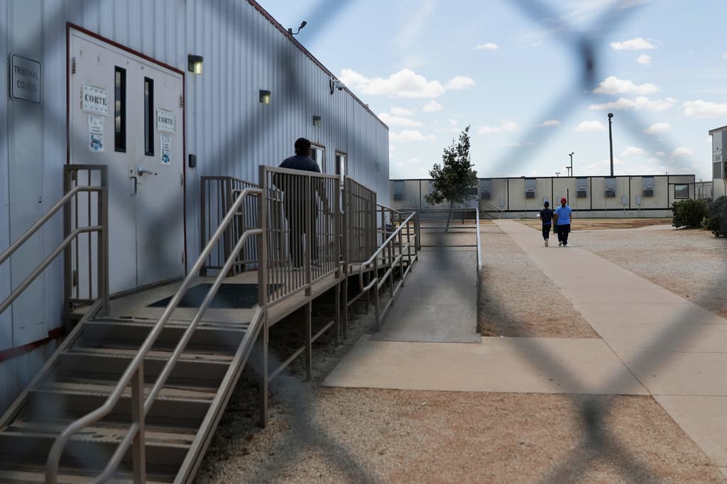 La historia de una madre que le hizo creer a su hija que su detención en Dilley era un campamento de verano