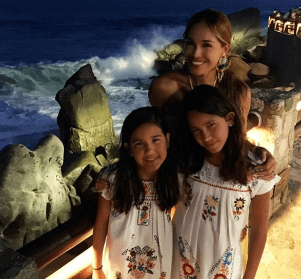 Las muñequitas de Karla vestidas a la mexicana.