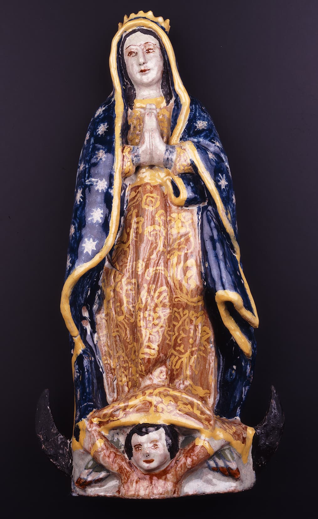Una estatuilla de la Virgen de Guadalupe que forma parte de la colección que llega este octubre al Bowers Museum de Santa Monica.