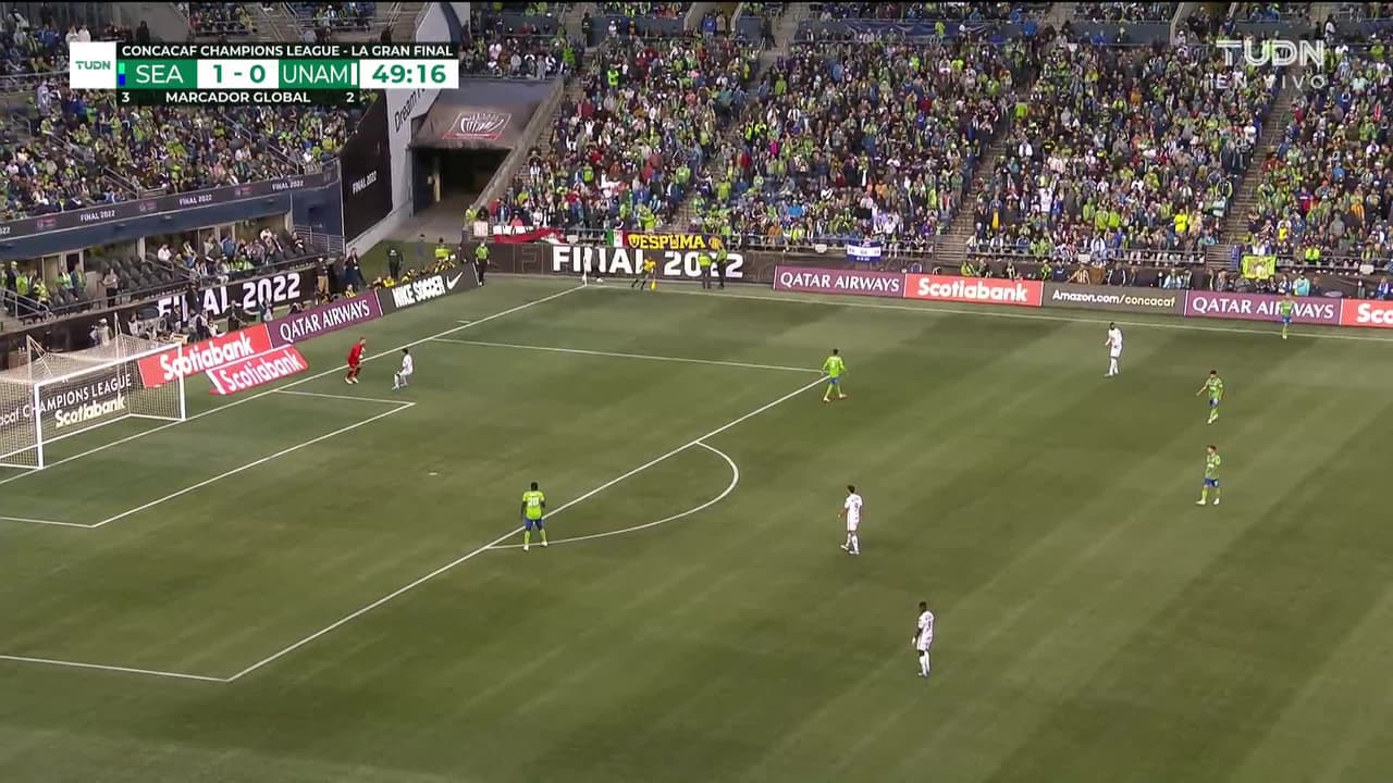 ¡TIRO ATAJADO! disparo por Cristian Roldán.