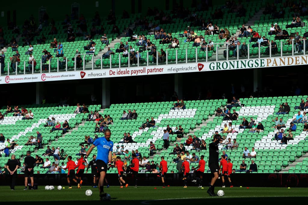 El PSV gana por tres goles al Groningen de Robben, quien dejó el campo tras una lesión. Cody Gakpo marcó doblete y el tercer tanto fue por parte de Donyell Malen. El mexicano Erick Gutierrez se encuentra lesionado.
