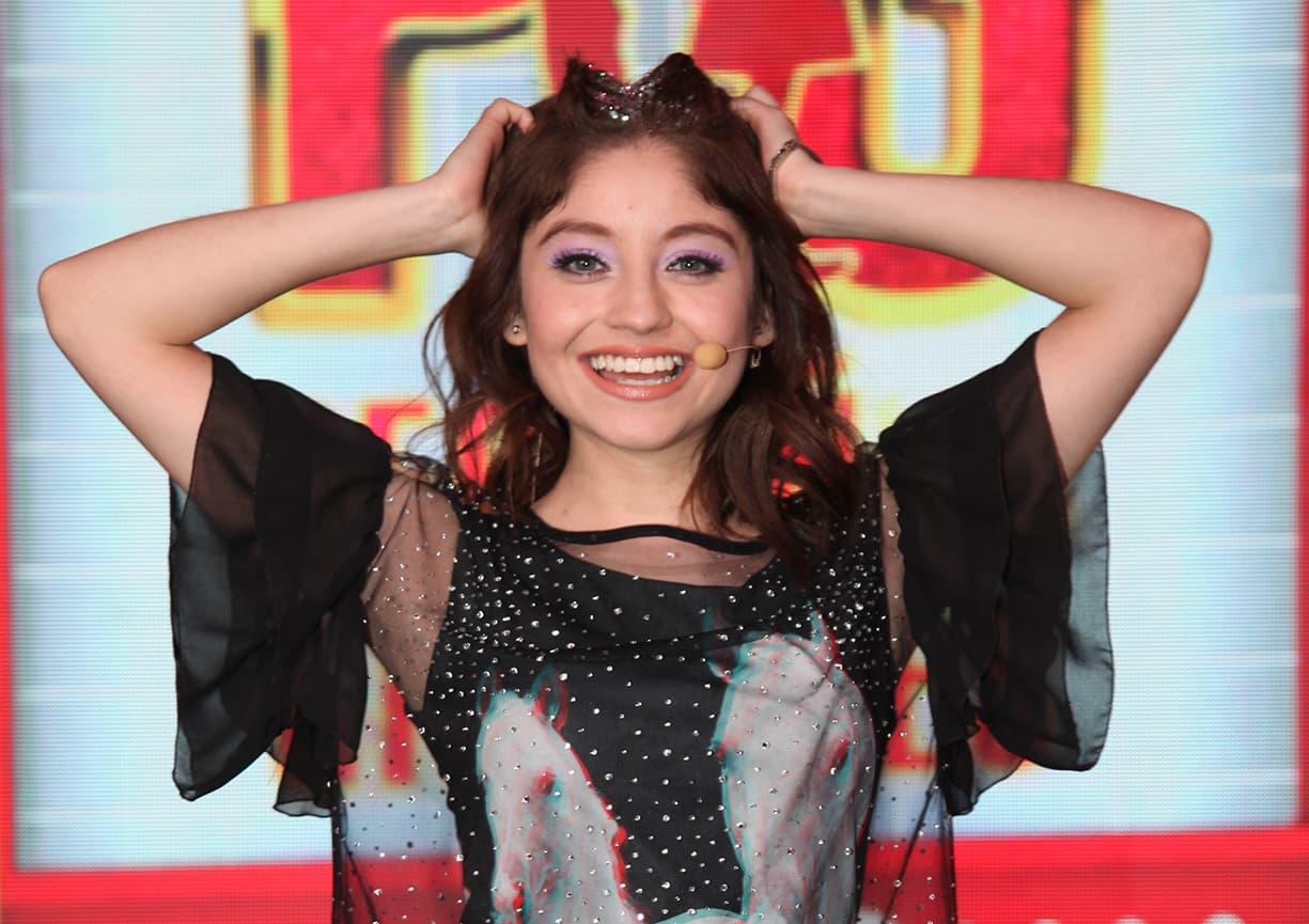 Los brillos no son sólo para la ropa y el cabello, Karol los usa en su maquillaje, ya sea en las sombras de ojos, en el rubor o en la base.