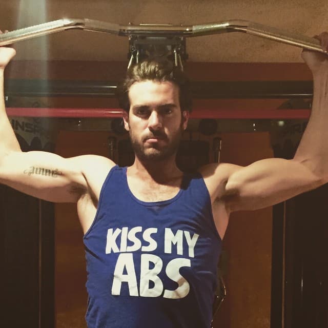 En un primer momento, este noviazgo duró tan solo 5 meses, pero en agosto de 2009 el actor reveló a People en Español que habían retomado su relación.