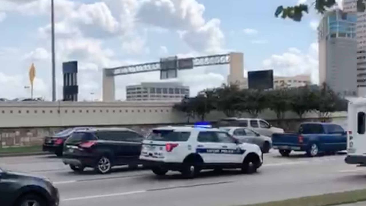 Un joven y su madre resultaron con heridas leves, señalaron los investigadores.