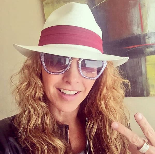 Aunque Lucero le había dado su número para que él la llamara, siguió sin responderle el teléfono, por lo que él se dio por vencido. La casualidad finalmente los reunió en Guadalajara, y comenzaron a verse con más frecuencia.