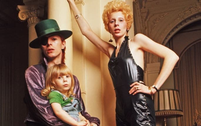 Del matrimonio entre David y Angela nació Duncan, el hijo mayor del músico, que tras ocho años de matrimonio con esta mujer decidió separarse. Ella dijo en algún momento que se trataba de una relación por conveniencia.