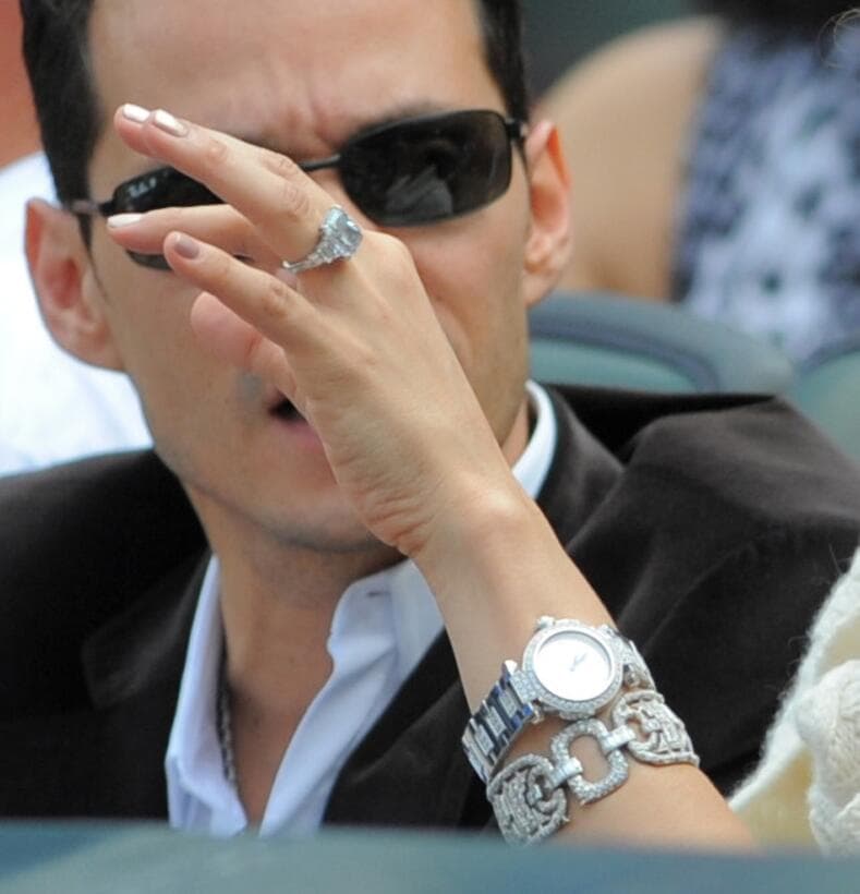 La principal diferencia que tenía el de JLo era que el de ella 
<b>tenía un valor estimado de 4 millones de dólares</b>, según Page Six.