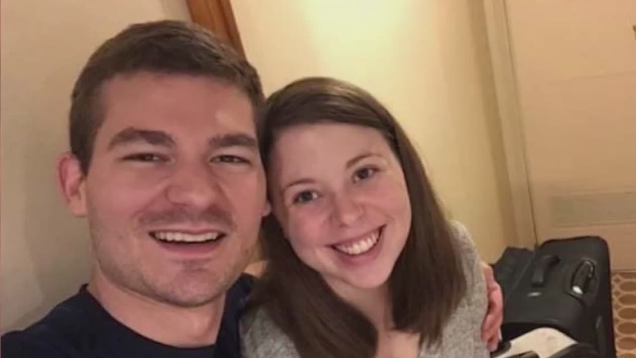 Una pareja recién casada de Irving regresa a Texas para seguir en cuarentena