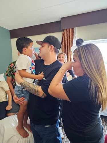 Más de cinco meses después de haber sido deportado “por error”, el calvario de 
<b><a href="https://www.univision.com/noticias/inmigracion/kilmar-abrego-garcia-acusa-al-gobierno-de-trump-de-persecucion-vengativa-y-pide-la-anulacion-de-cargos-en-su-contra" target="_blank">Kilmar Ábrego García</a></b> llegó —por el momento– a su fin y pudo regresar a Maryland a reencontrarse con su familia, que en ningún momento dejó de luchar por que fuera devuelto al país que se convirtió en su hogar.