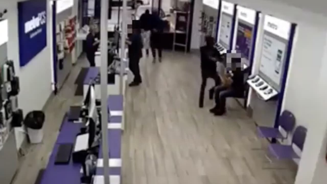 Buscan identificar a sospechosos de robo a mano armada al norte de Houston