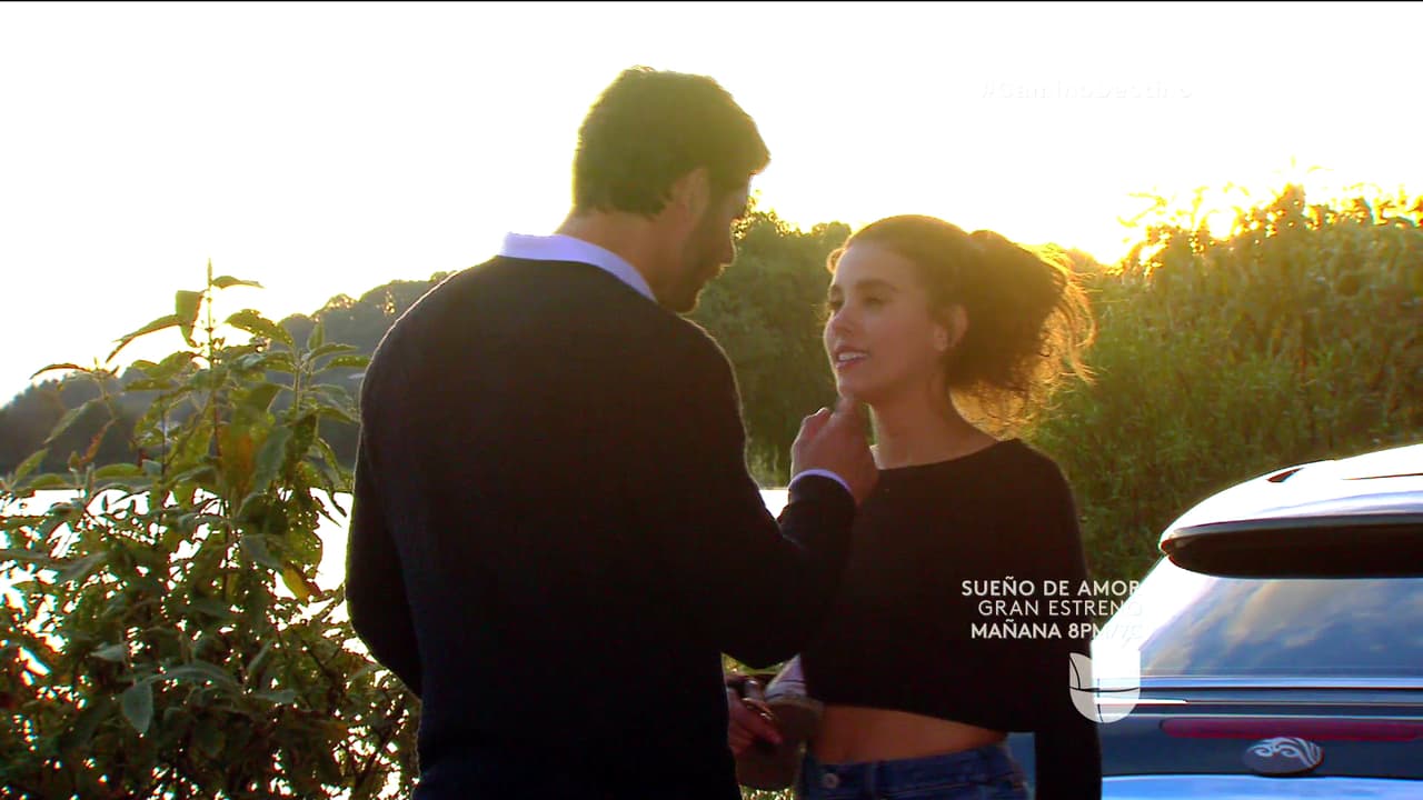 Y qué mejor premio que un beso de Carlos. ¡Qué viva el amor!