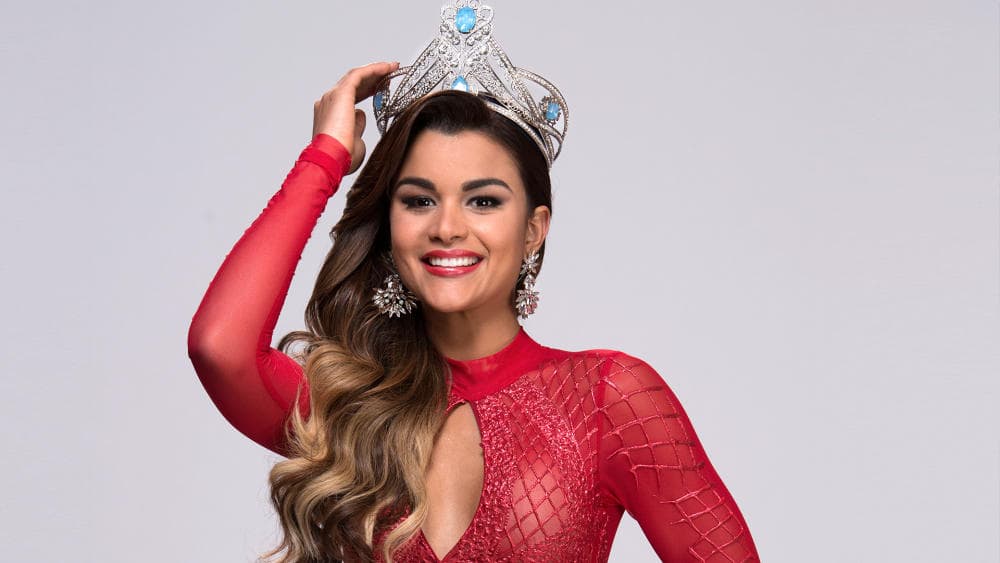 Clarissa Molina es fue reina de Nuestra Belleza Latina VIP, corona que conquistó en 2016. En un principio, la dominicana no estaba muy segura de participar en el show y esta inseguridad casi termina con su sueño cuando Osmel Sousa le negó la entrada al reality.