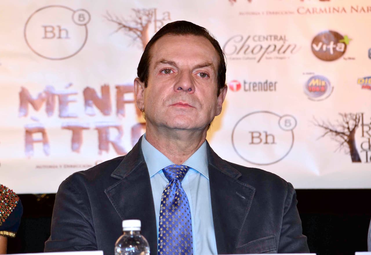 También se ha dedicado a apadrinar a nuevos talentos musicales. El caso más reciente es el de Marco Peña, un cantautor jalisciense de regional mexicano con quien grabó una canción que lleva por nombre ‘El mero mero’.