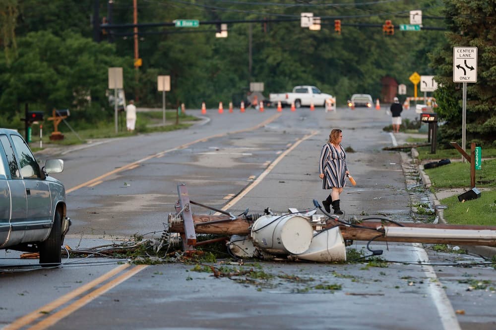 En Indiana, al menos 75 viviendas sufrieron daños en Pendleton y la vecina población de Huntsville, señaló el portavoz de Gestión de Emergencias del Condado de Madison, Todd Harmeson. No se reportaron lesiones graves en el estado.