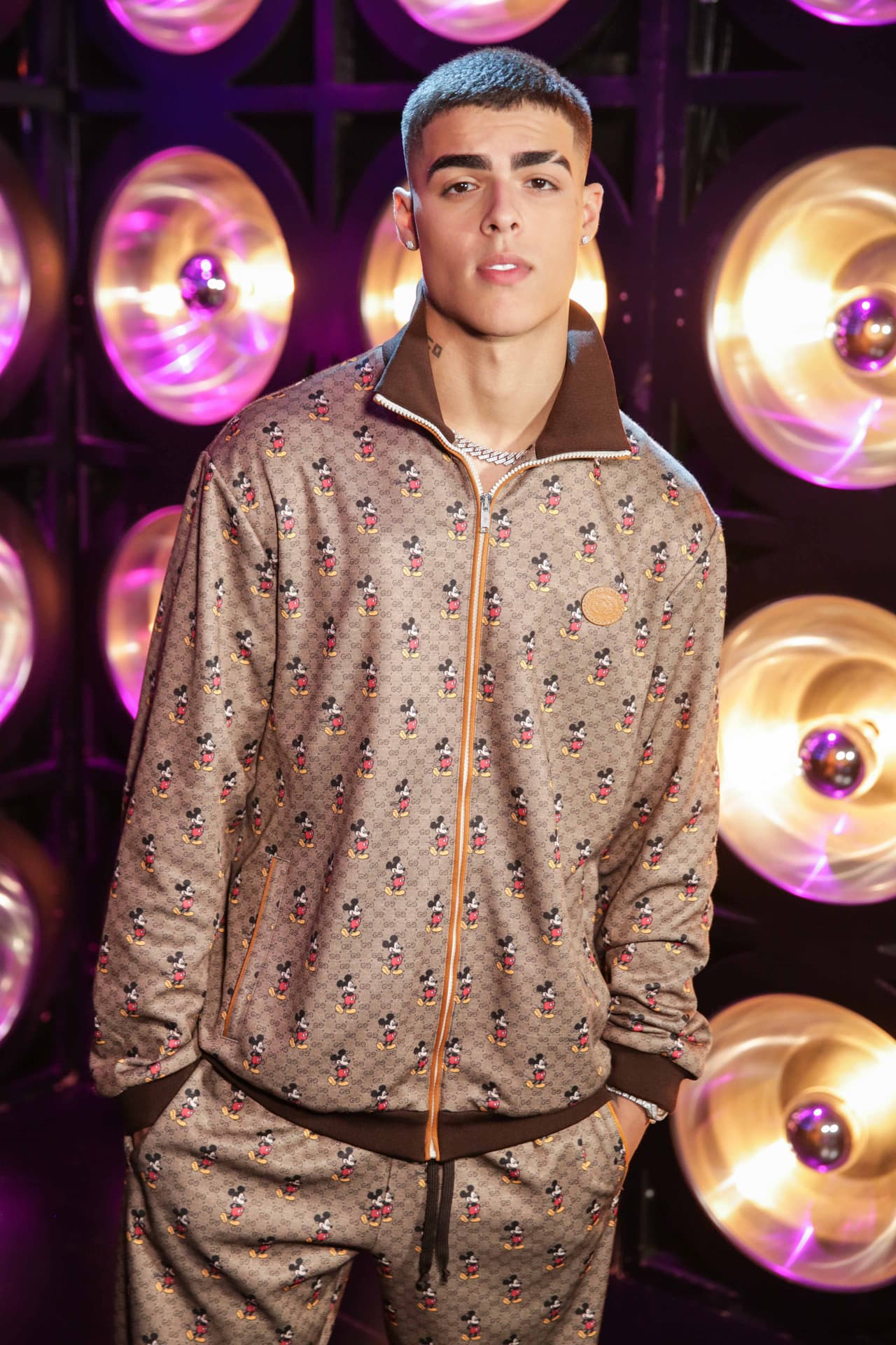 Lunay, una de las figuras con más potencial en el género urbano, fue el encargado de la apertura de la semifinal de Mira Quién Baila All Stars.
<br>