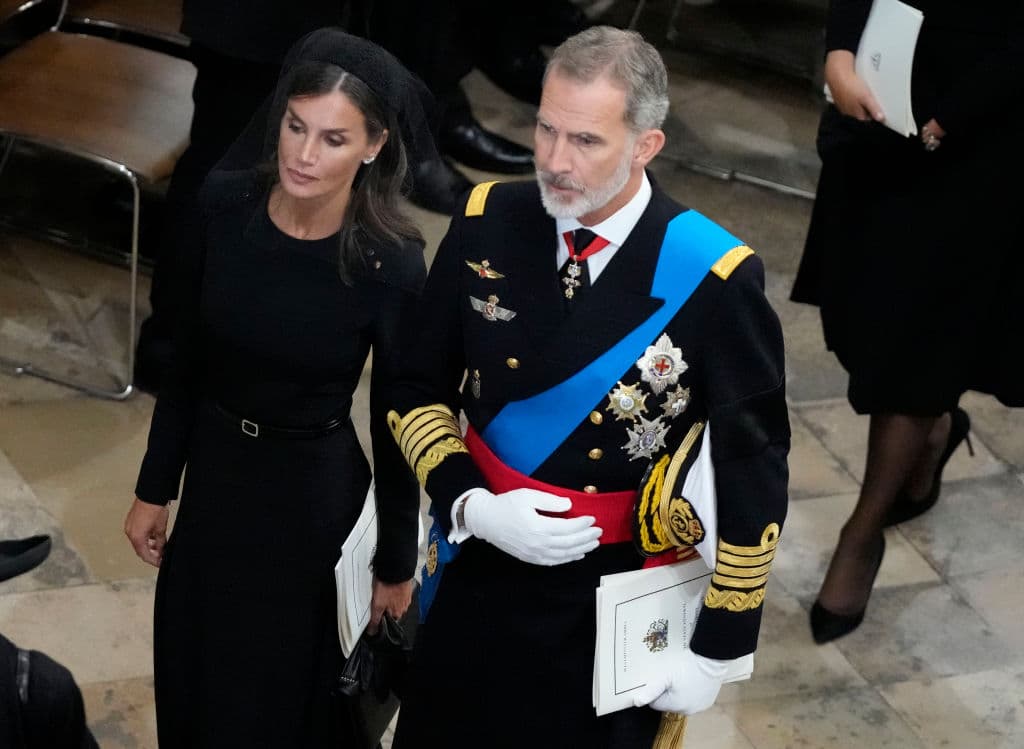 España fue el país con mayor representación monárquica: dos reyes en el trono,
<b> Felipe VI y Letizia, y dos eméritos, Juan Carlos I y Sofía.</b>