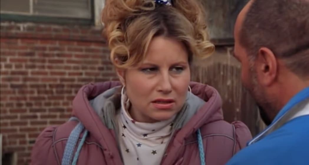 <b>Jennifer Coolidge </b>
<br>La primera y durante un tiempo la única amiga de Elle era Paulette, una amable manicurista. Gracias a la protagonista pudo recuperar a su perro de manos de su exmarido.
<br>