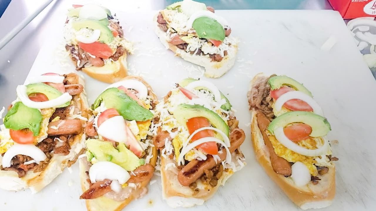 “Hola a todos, estamos admirados al ver la respuesta y el apoyo que hemos recibido, es increíble todo lo que las redes sociales pueden lograr”, puntualizó Giselle, quien decidió habilitar una cuenta de
<b><a href="https://www.instagram.com/taqueriaeltoritoofficial/?hl=en" target="_blank">Instagram</a></b> para mostrar los platillos que su padre prepara en su negocio.
<br>