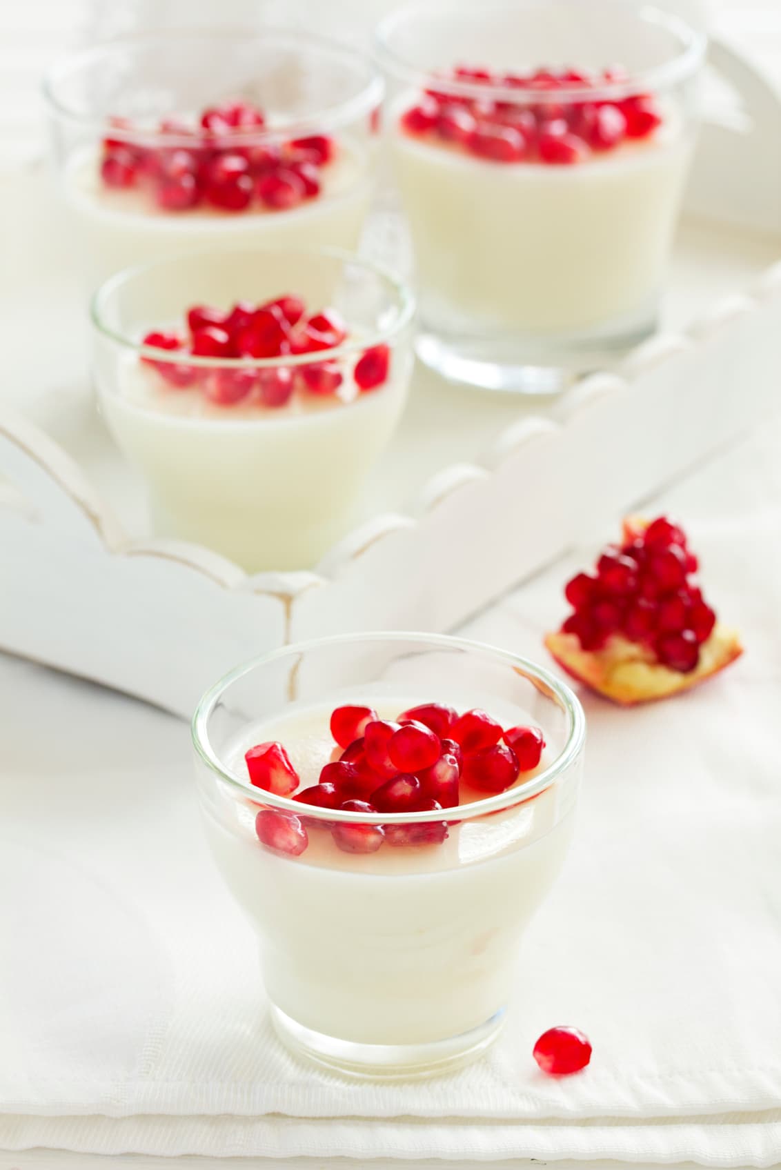 Preferentemente hazlo con yogur griego y solo agrégale media granada, te encantará y además es súper nutritivo.