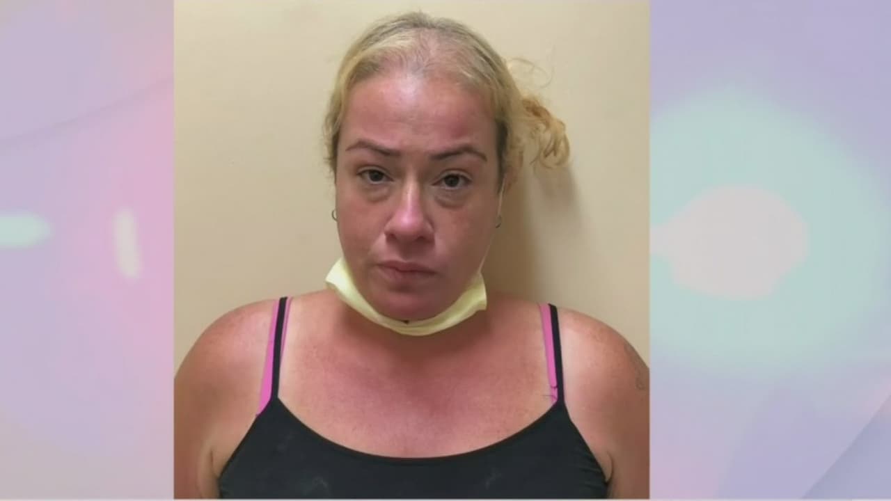 Tras las rejas, madre de las niñas que resultaron heridas cuando las llevó al robo de una caja de langostas