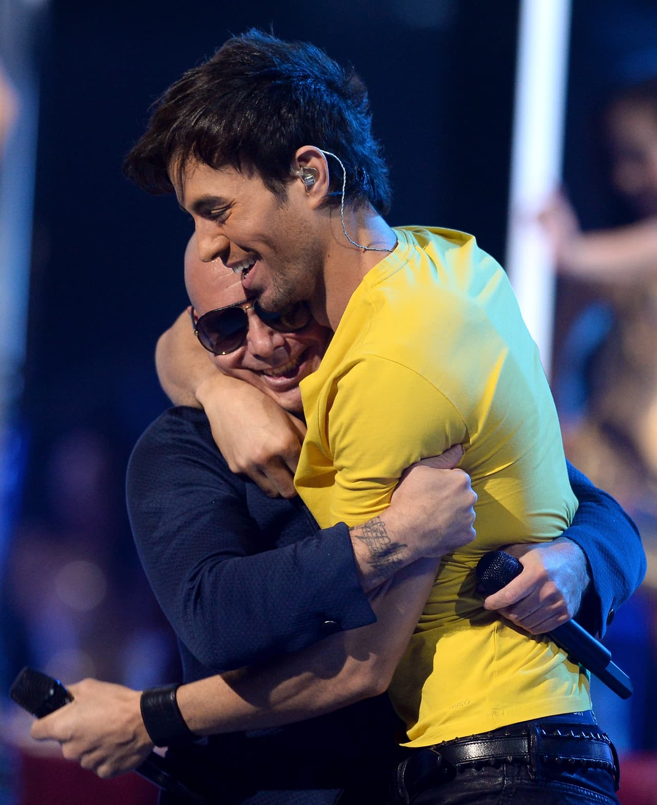 En una ocasión el español afirmó que con Pitbull hay que tener cuidado: "Es que somos muy amigos. Vivimos en la misma ciudad, Miami, y solemos salir por ahí juntos por la noche", dijo Enrique en una entrevista para E!.