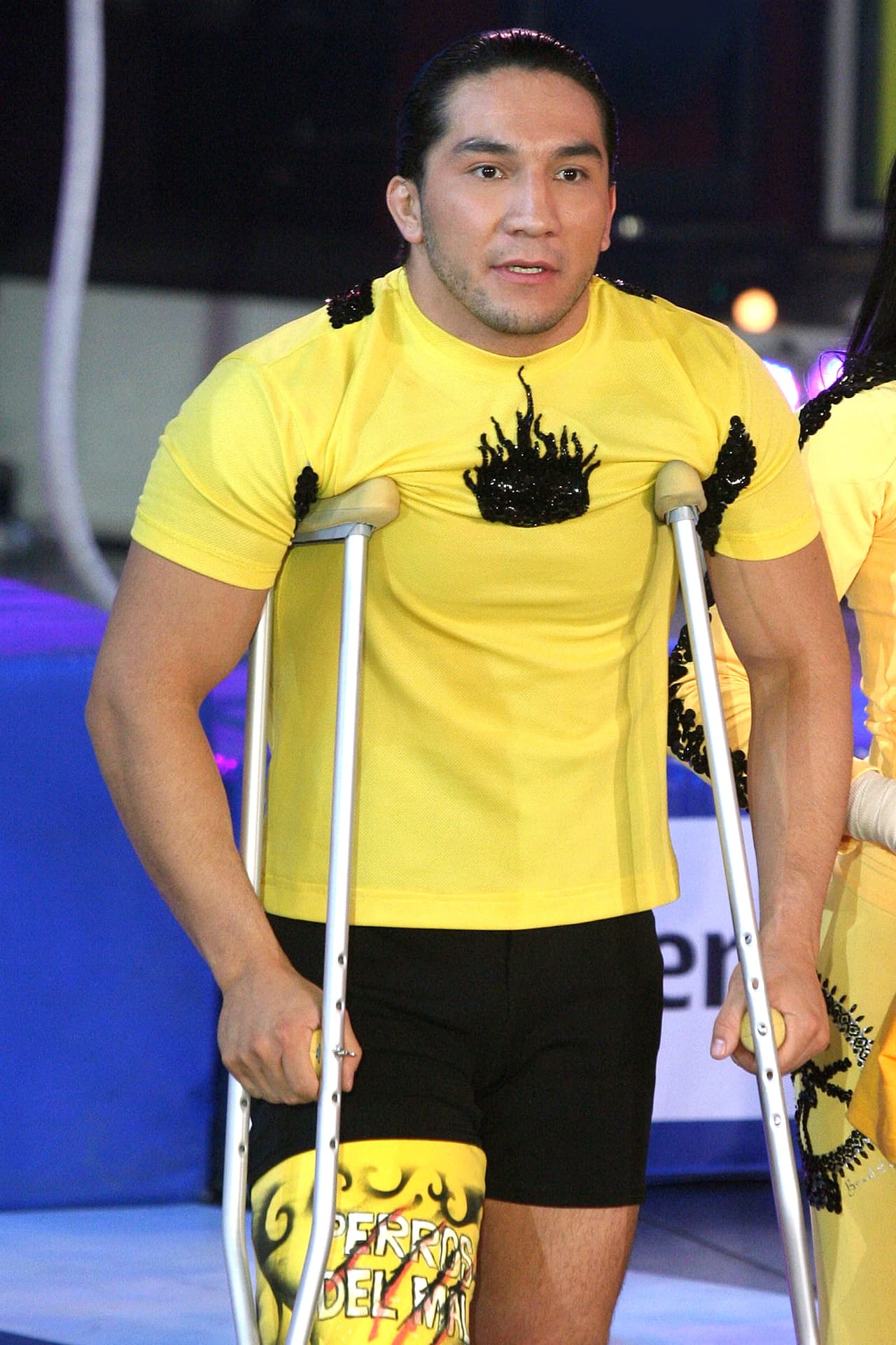 Horas más tarde, se confirmó la muerte del luchador de 35 años por un traumatismo cervical.