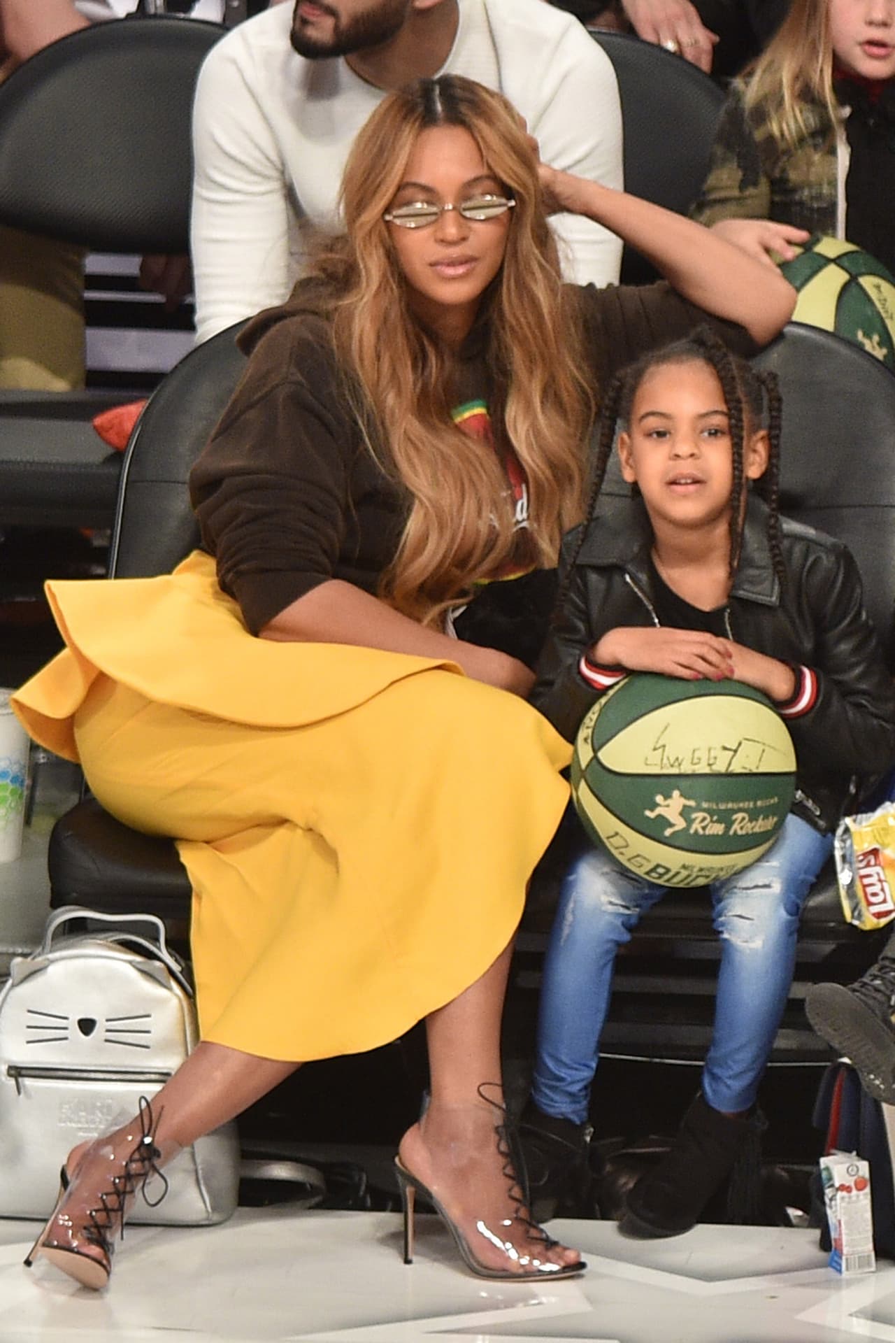 La hija de 
<b>Beyoncé</b> y Jay Z tiene un nombre muy peculiar: Blue Ivy. Blue (azul) es de origen persa y significa del color del cielo e Ivy por ser el número 4 en números romanos.