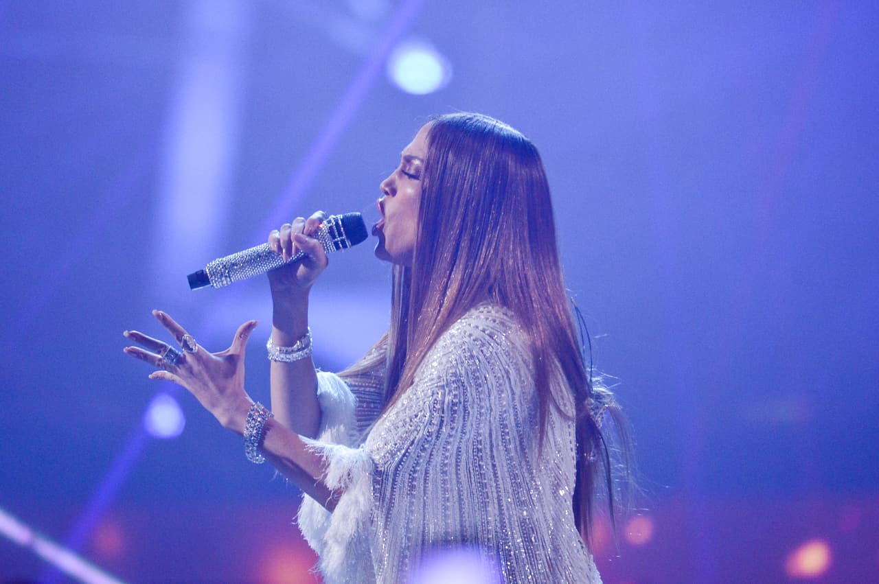 JLo cantó e interpretó con todo el sentimiento. Ella también se encargó de entregar el premio a Persona del Año a Marc Anthony.