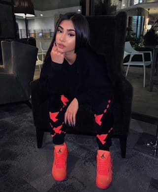 <b>5. Le encantan las zapatillas deportivas. </b>Además de la música, esta es otra afición que la une a 
<b>Daddy Yankee </b>y a otros famosos reggaetoneros.