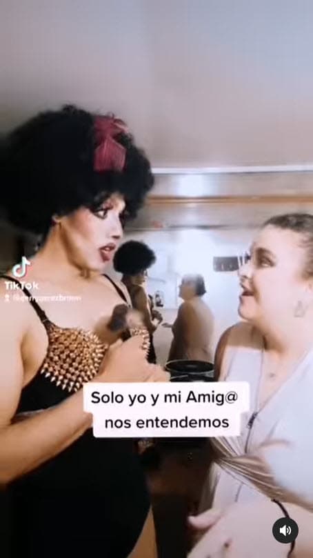 Como el caso de
<b>Gerry Pérez Brown, uno de los protagonistas de la obra,</b> hicieron juntos varios videos para Tik Tok, donde ambos dejaron ver que la comedia se les da muy bien.
<br>