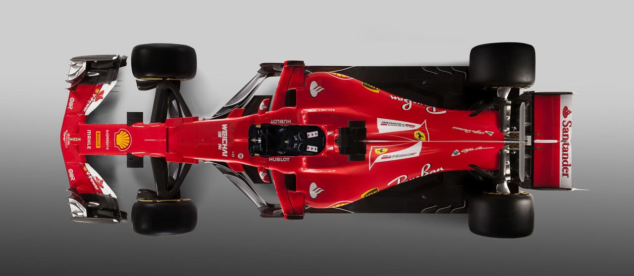 El motor del Ferrari SF70H fue revisado profundamente, principalmente en el rediseño de las cámaras de combustión y en perfeccionar la integración de la parte eléctrica. La escudería asegura que la potencia total de su V6 turbocargado podría superar los 1,000 caballos de fuerza.