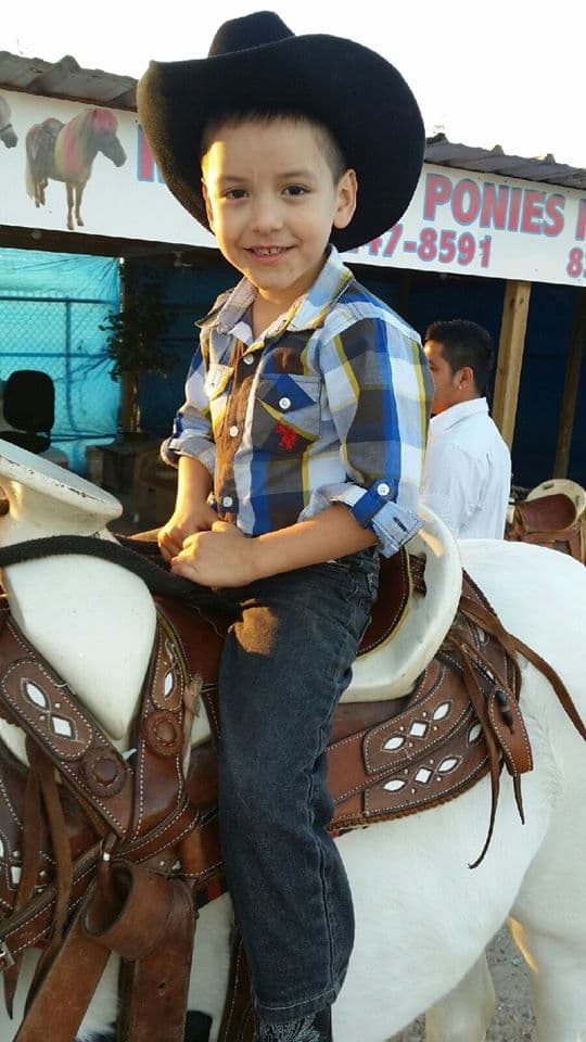 Carlos Montes comparte esta otra foto de uno de sus niños.